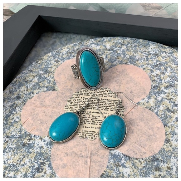 Rodeo Night Paparazzi Crackled Turquoise Blue Stretch Ring Bauble Earrings Set - Picture 2 of 4